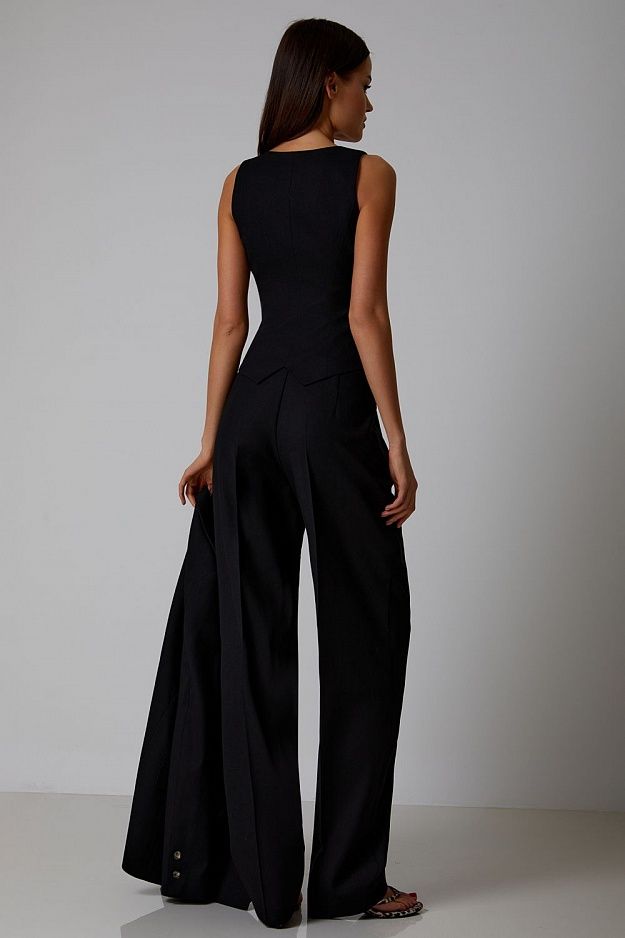 Straight cut trousers