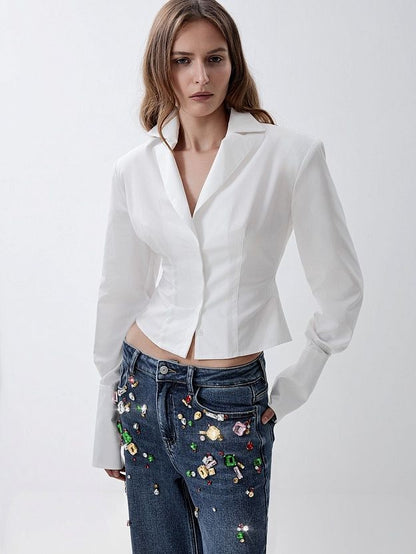 Cropped shirt with an accentuated waist