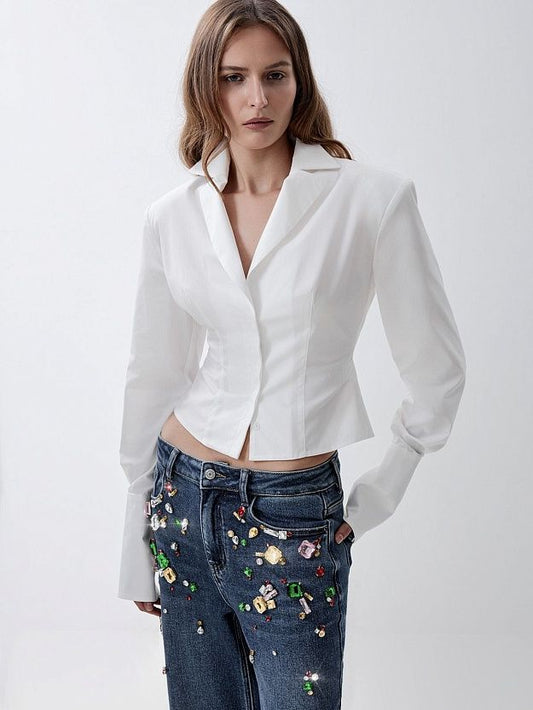 Cropped shirt with an accentuated waist