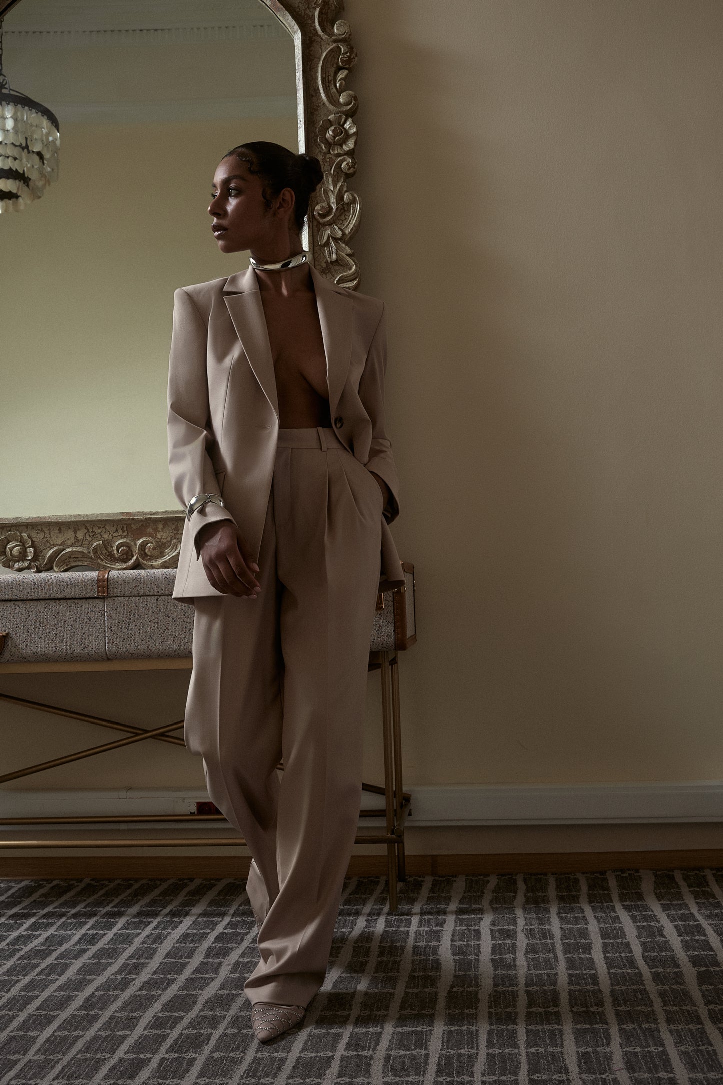 Loose-fitting trousers