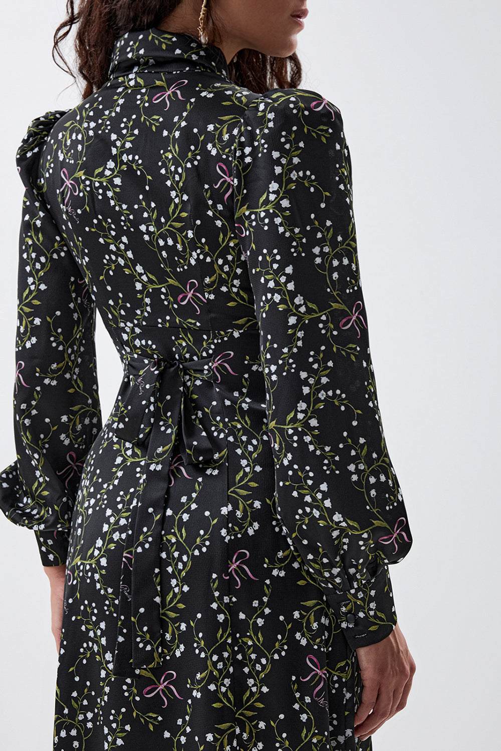 Dress with a lace insert and a sweetheart neckline
