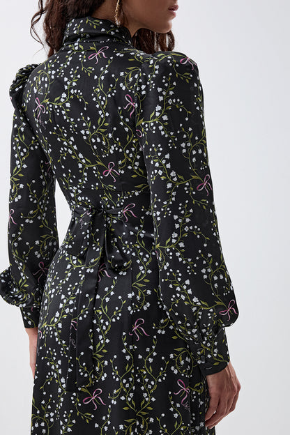 Dress with a lace insert and a sweetheart neckline