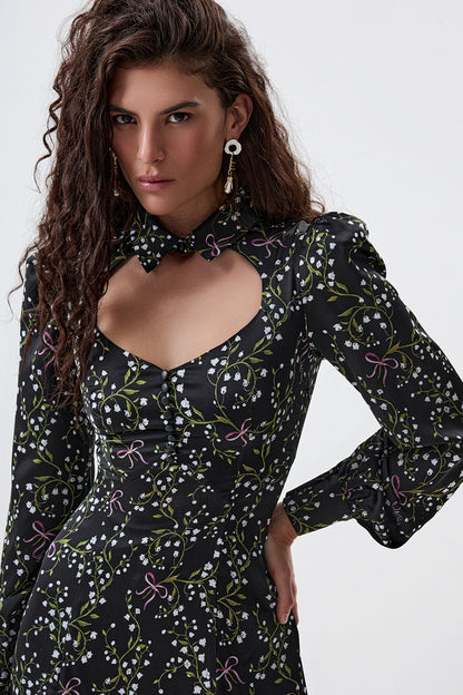 Dress with a lace insert and a sweetheart neckline