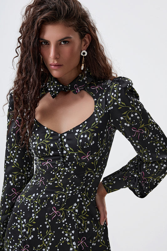 Dress with a lace insert and a sweetheart neckline
