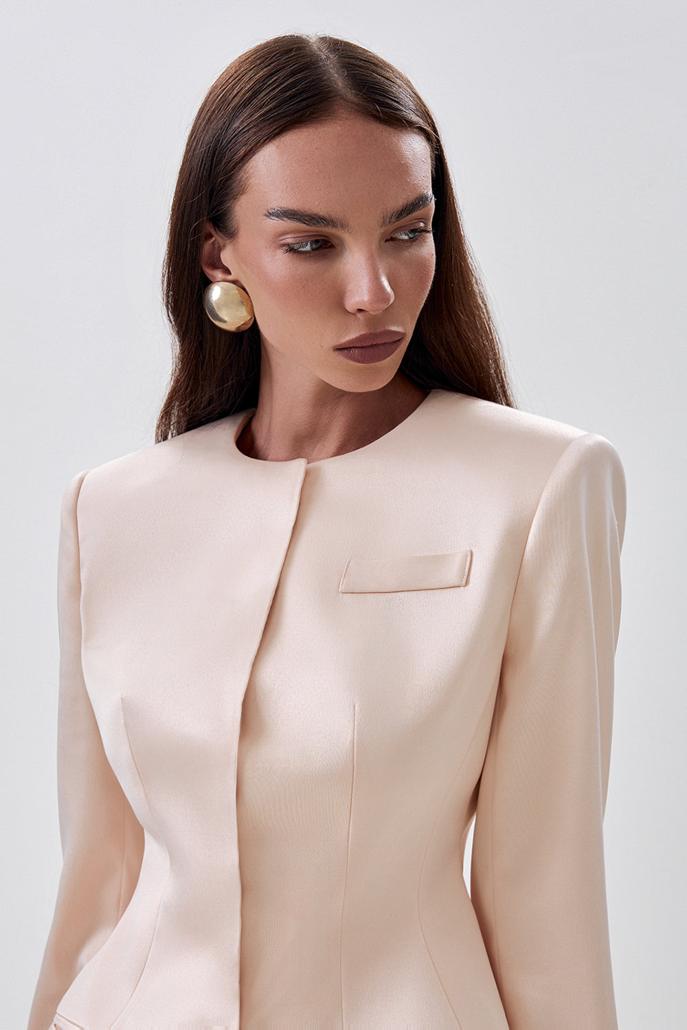 Fitted jacket with asymmetrical fastening