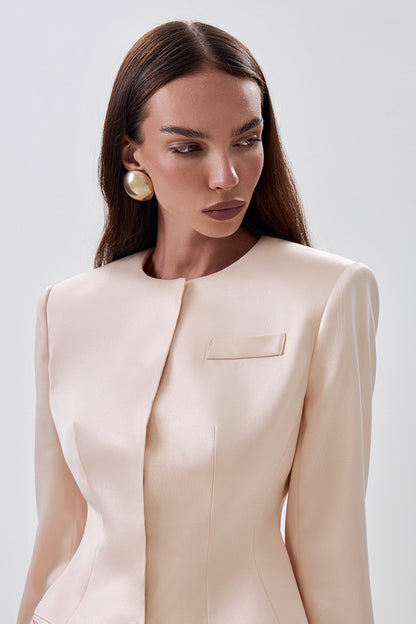 Fitted jacket with asymmetrical fastening