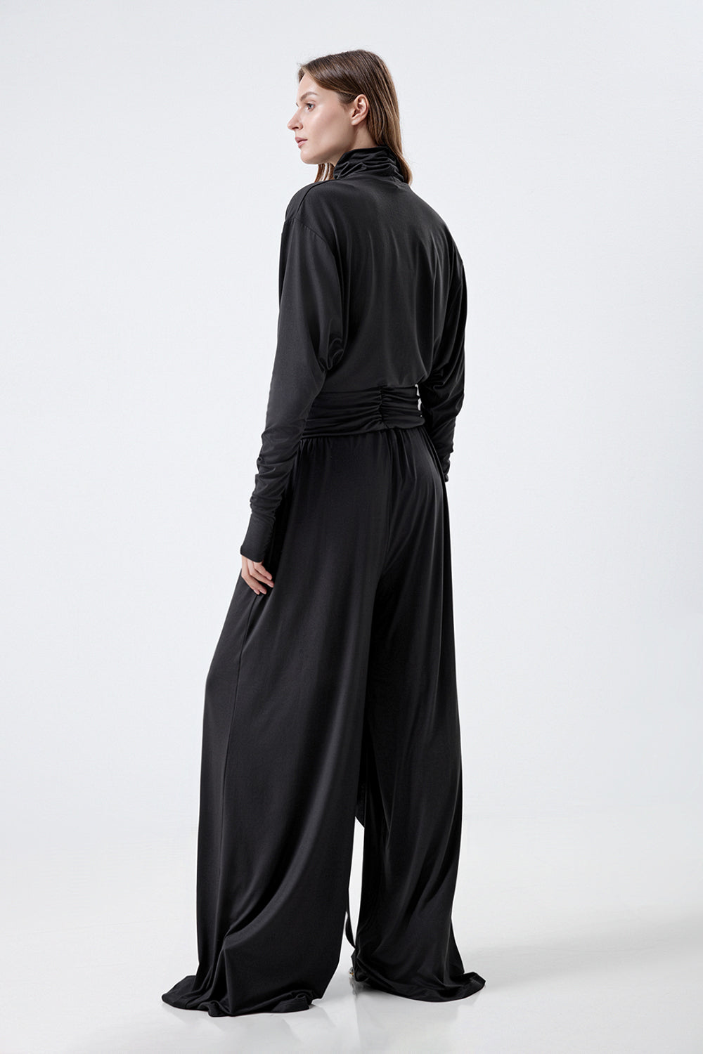 Wide-leg trousers in a fluid fabric