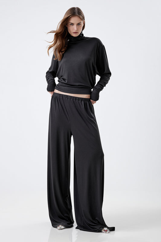Wide-leg trousers in a fluid fabric