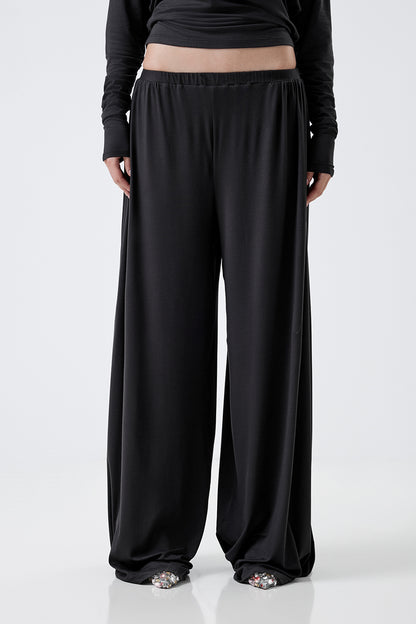 Wide-leg trousers in a fluid fabric