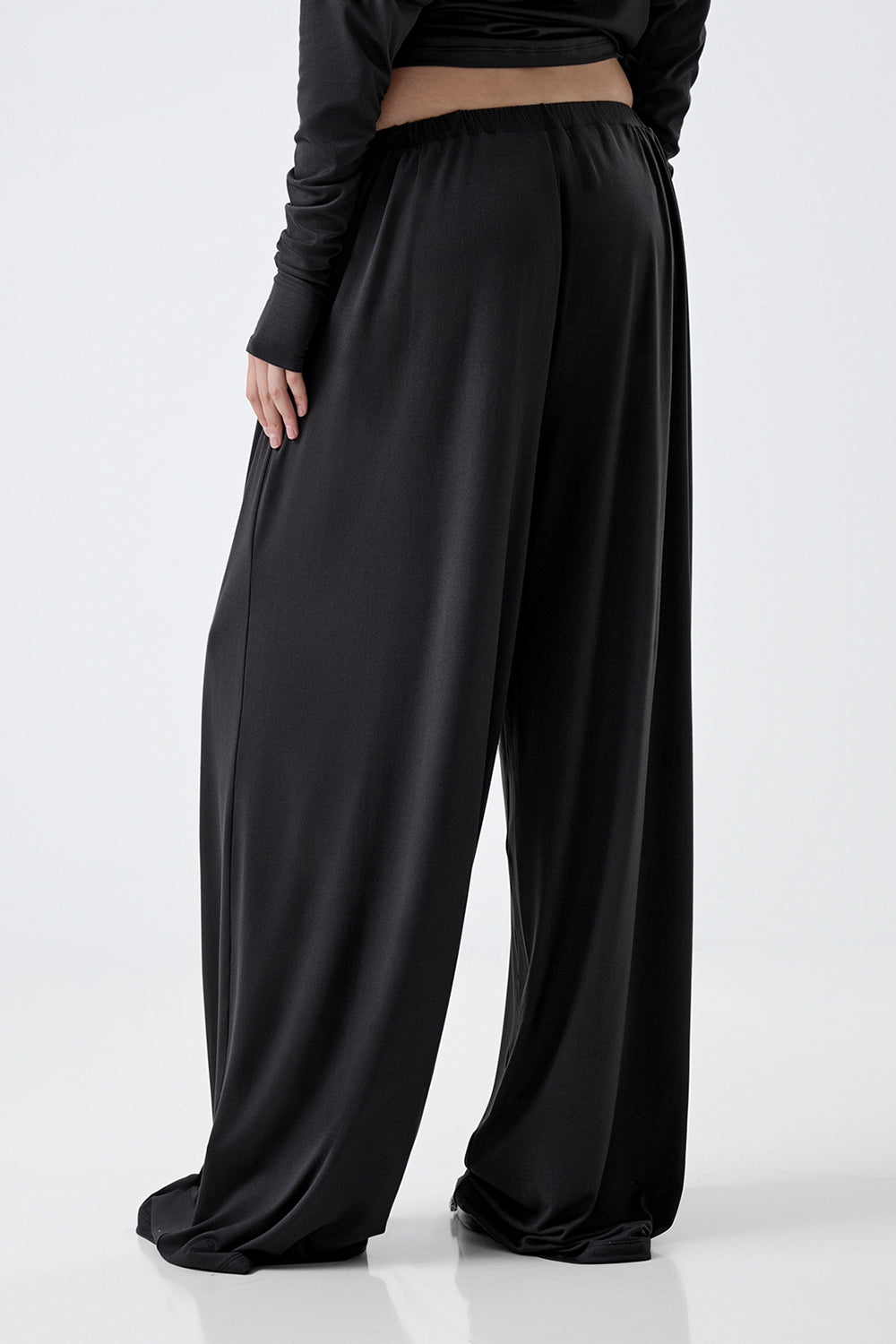 Wide-leg trousers in a fluid fabric