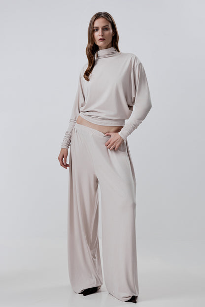 Wide-leg trousers in a fluid fabric