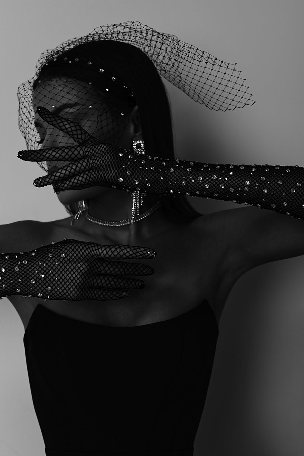 Mesh gloves