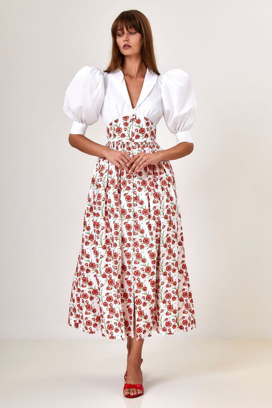 Dress with a flashlight sleeve on the cuff