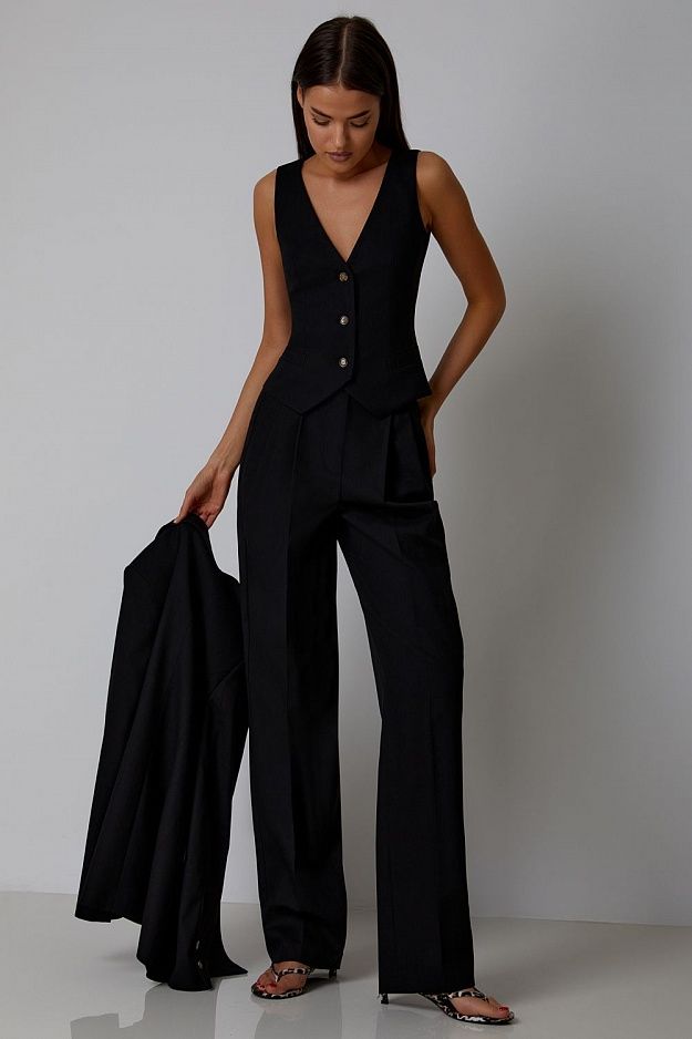 Straight cut trousers