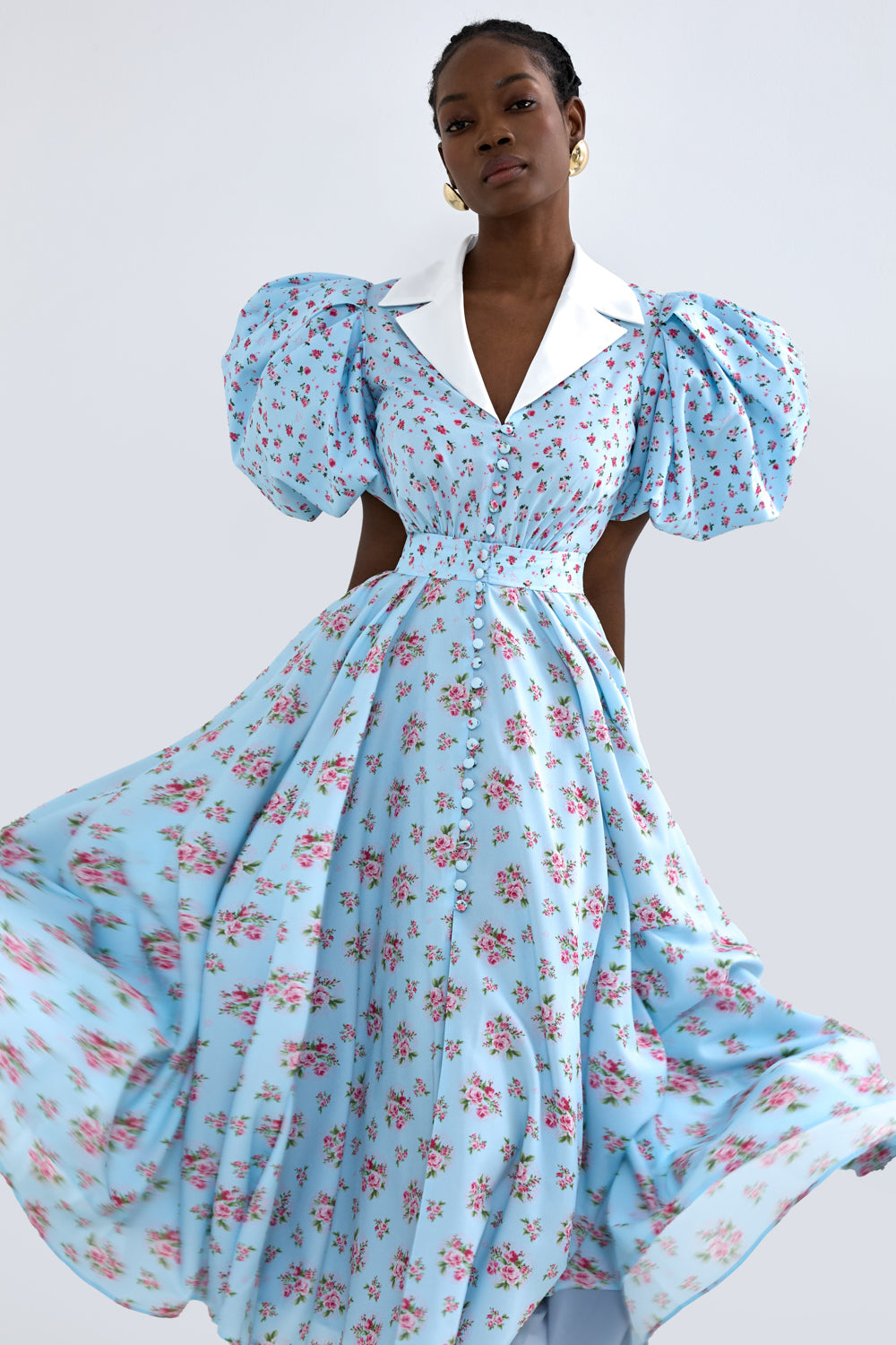 Dress with a satin collar
