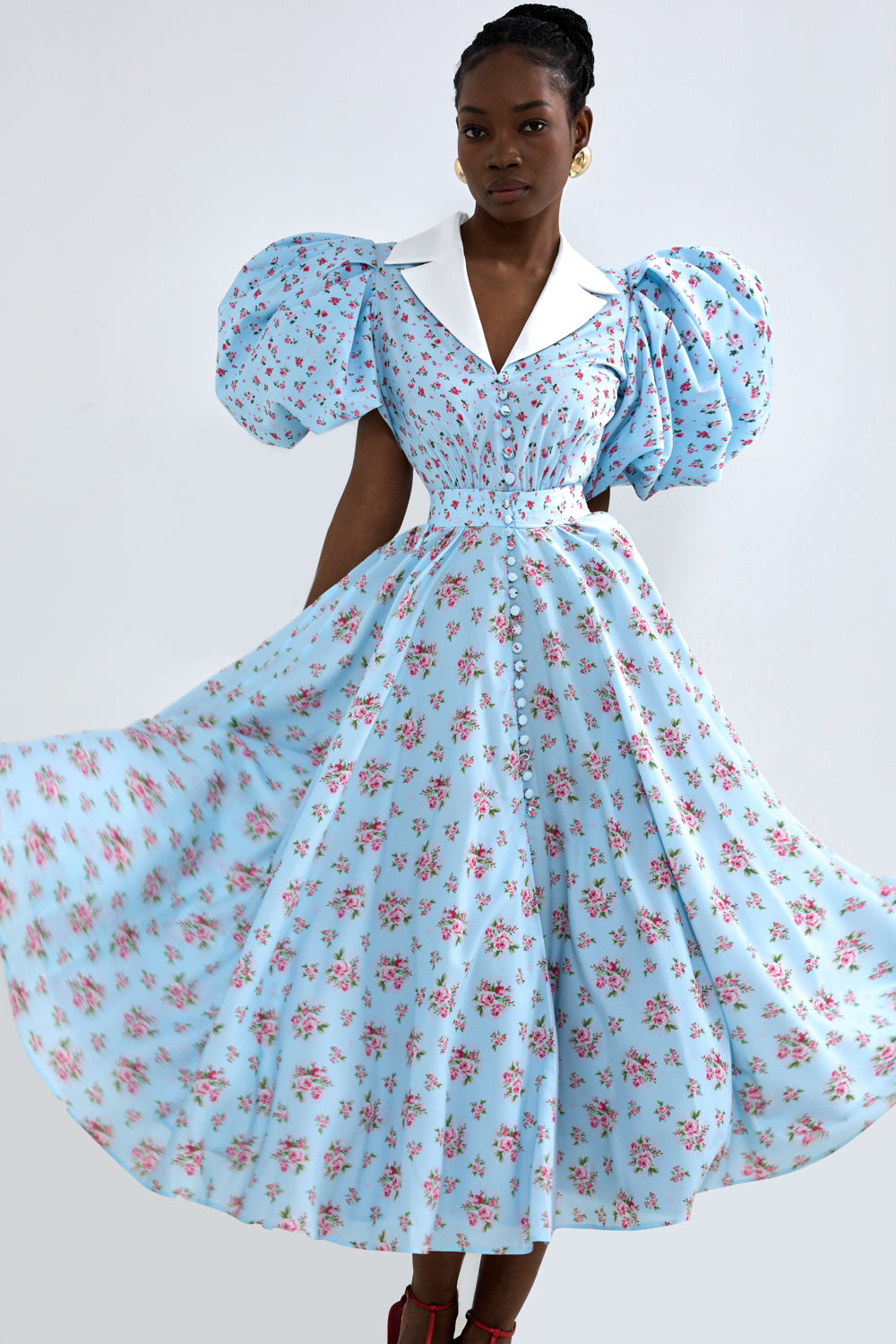 Dress with a satin collar