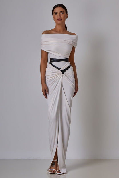 Skirt with a leather belt