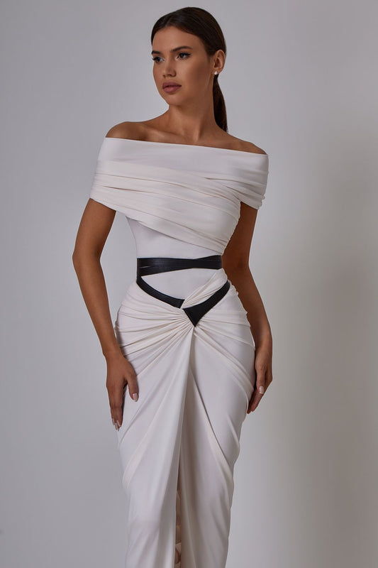 Skirt with a leather belt
