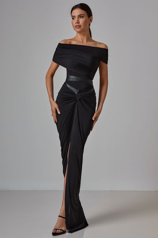 Skirt with a leather belt
