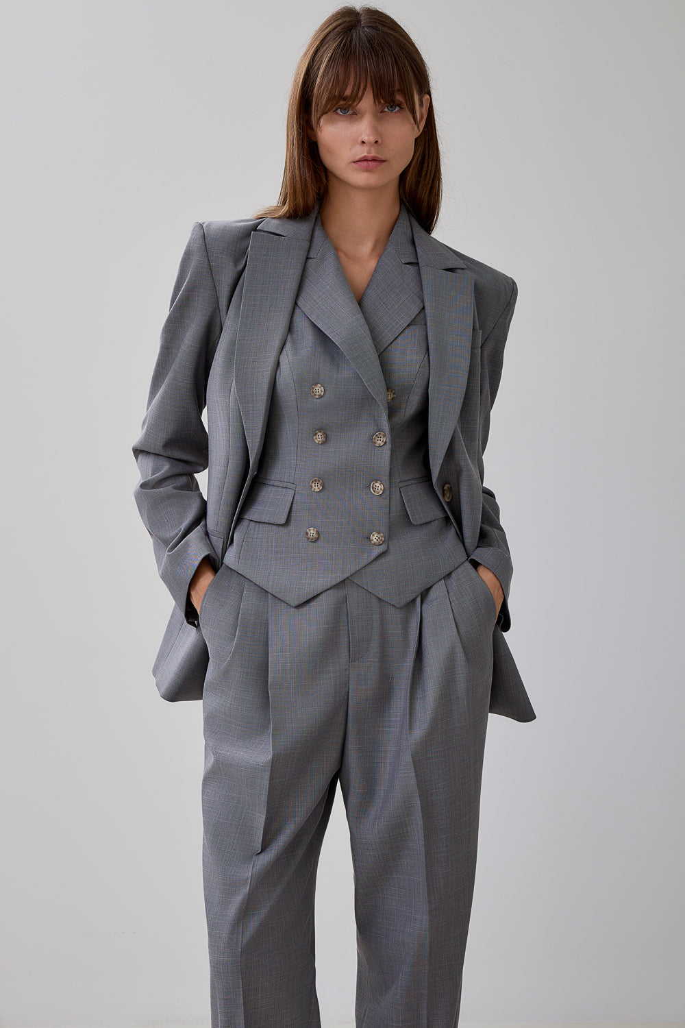 Loose-fitting trousers