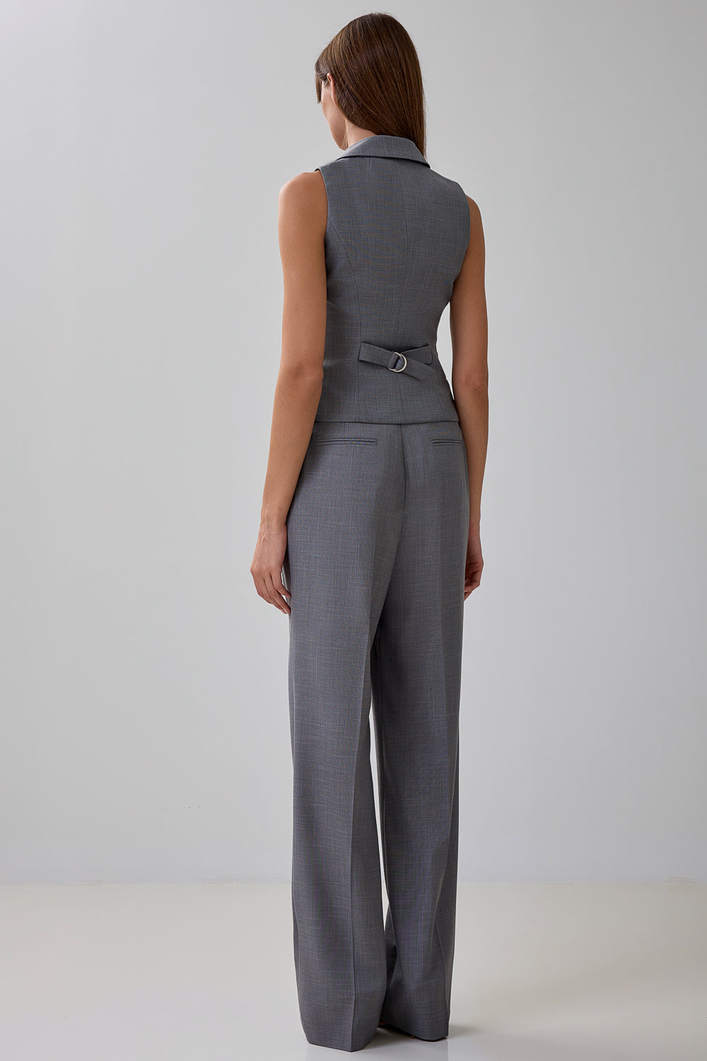 Loose-fitting trousers