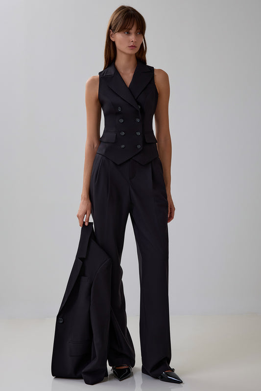 Loose-fitting trousers