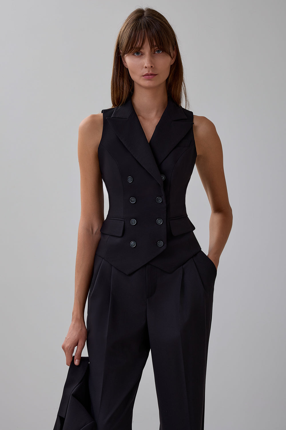 Loose-fitting trousers