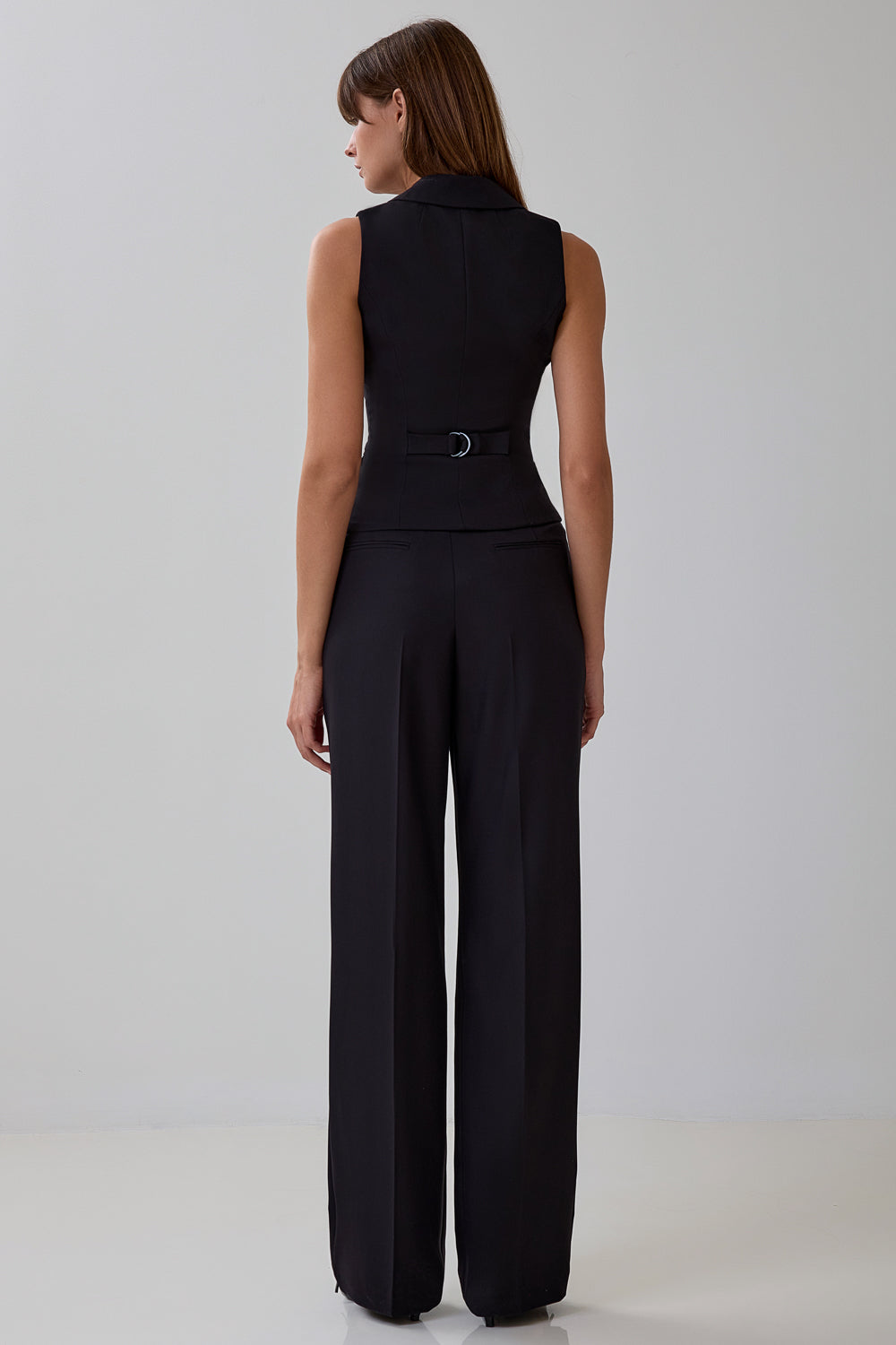 Loose-fitting trousers