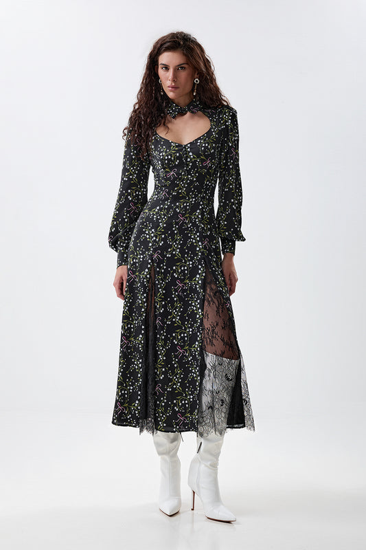 Dress with a lace insert and a sweetheart neckline
