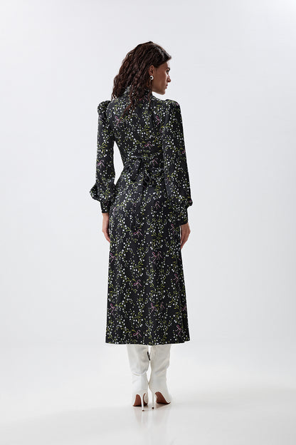 Dress with a lace insert and a sweetheart neckline