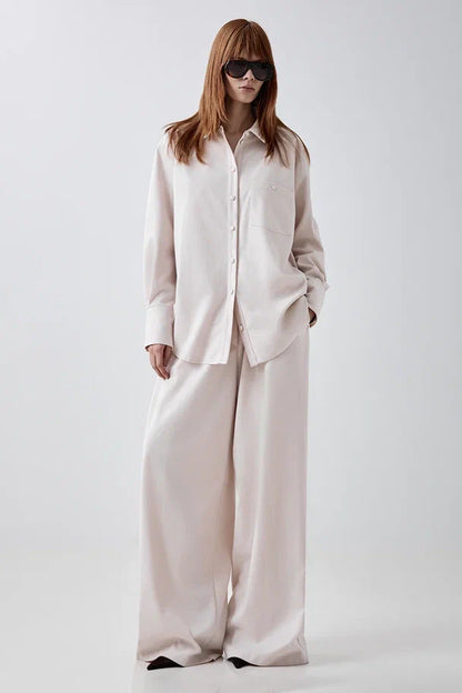 Wide-leg trousers with an elongated silhouette