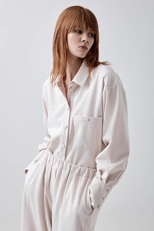 Wide-leg trousers with an elongated silhouette