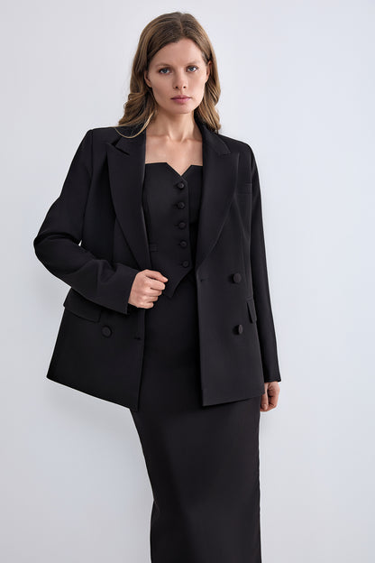 Pencil skirt with a slit
