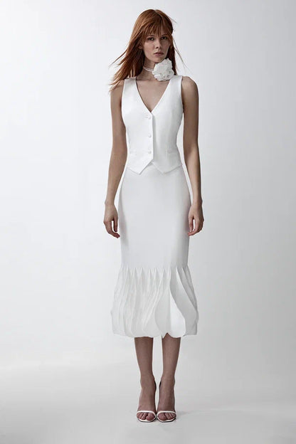 Fitted vest with a V-neck