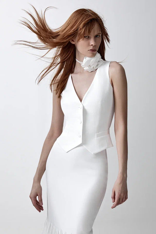 Fitted vest with a V-neck