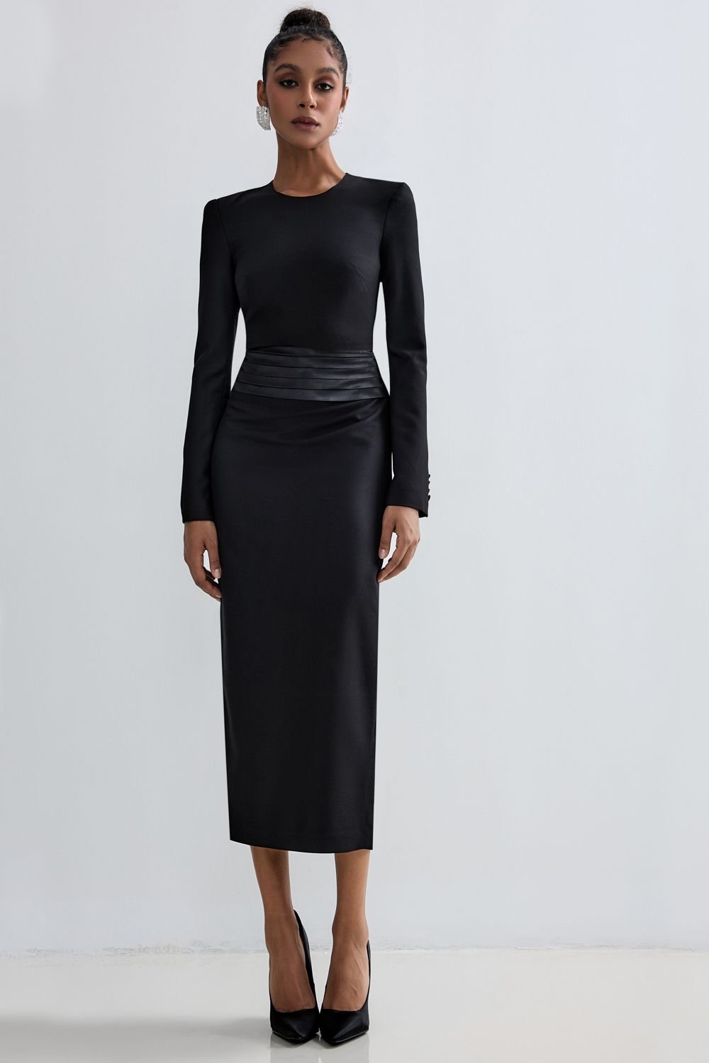 Skirt with decorative belt