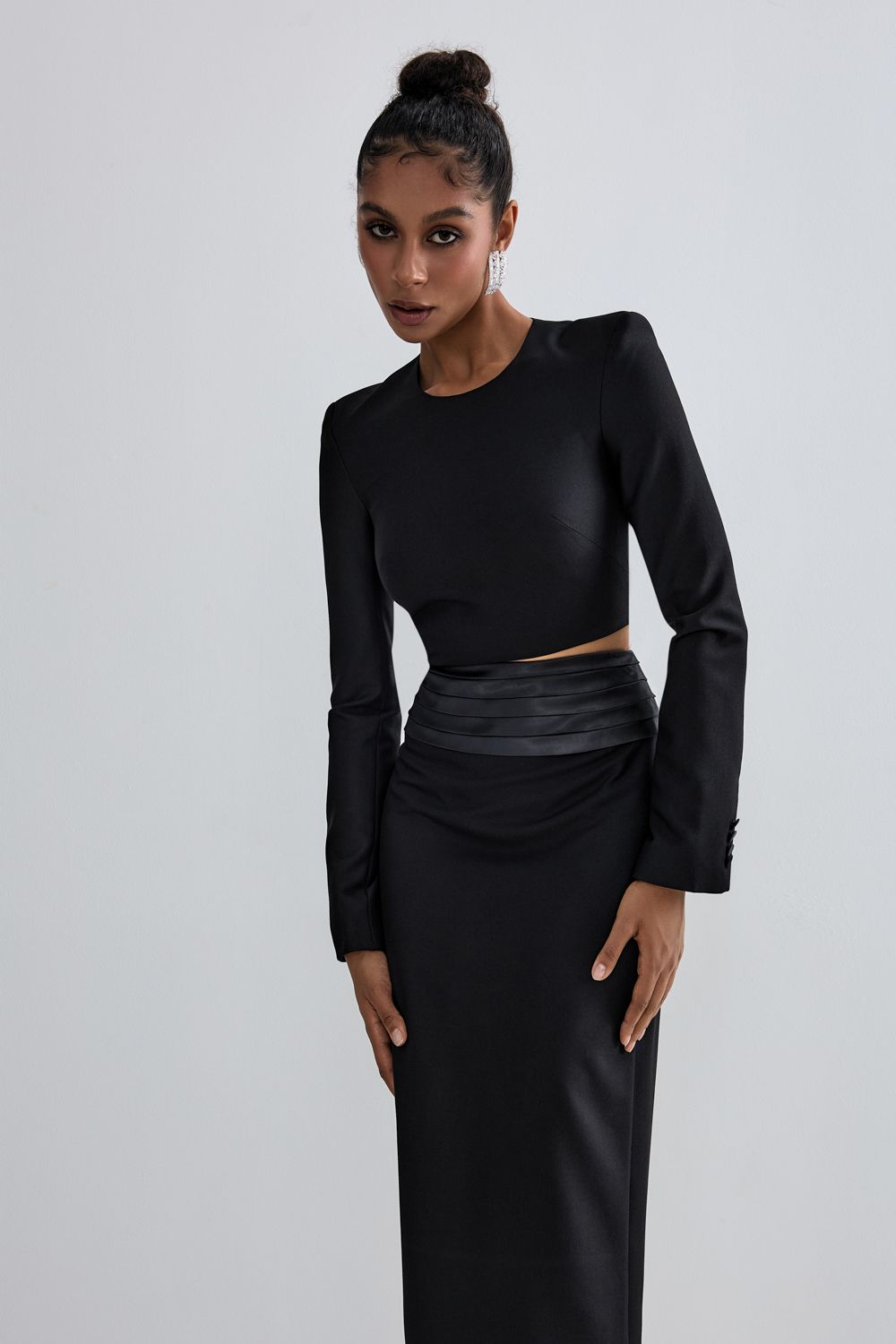 Skirt with decorative belt