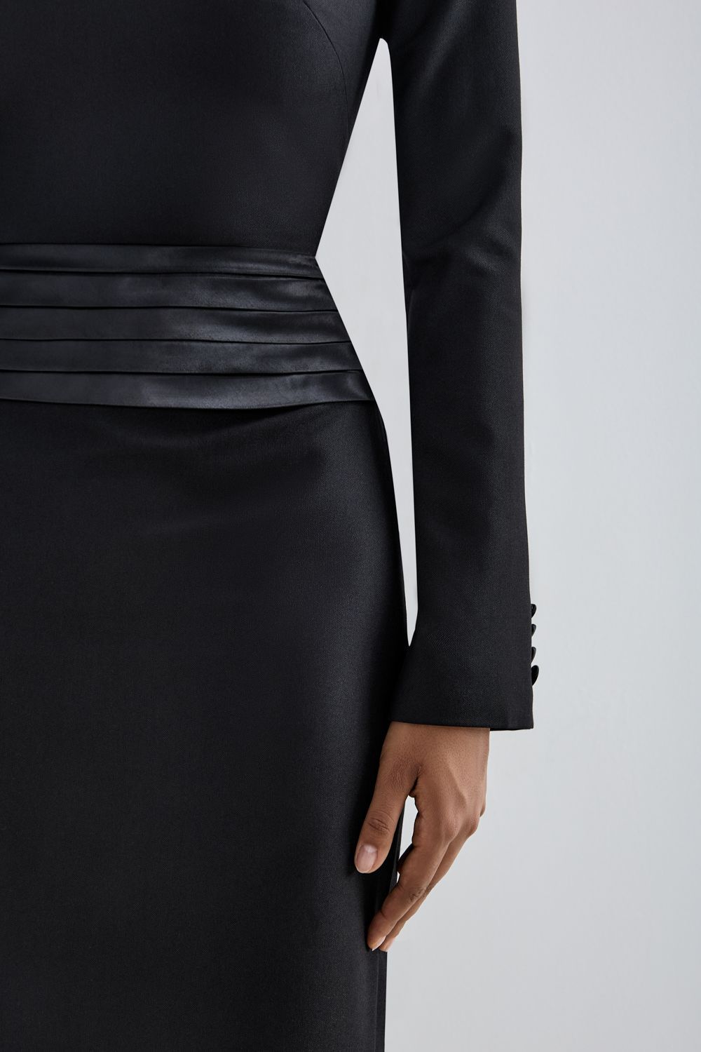 Skirt with decorative belt