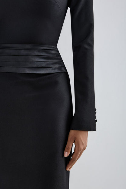 Skirt with decorative belt