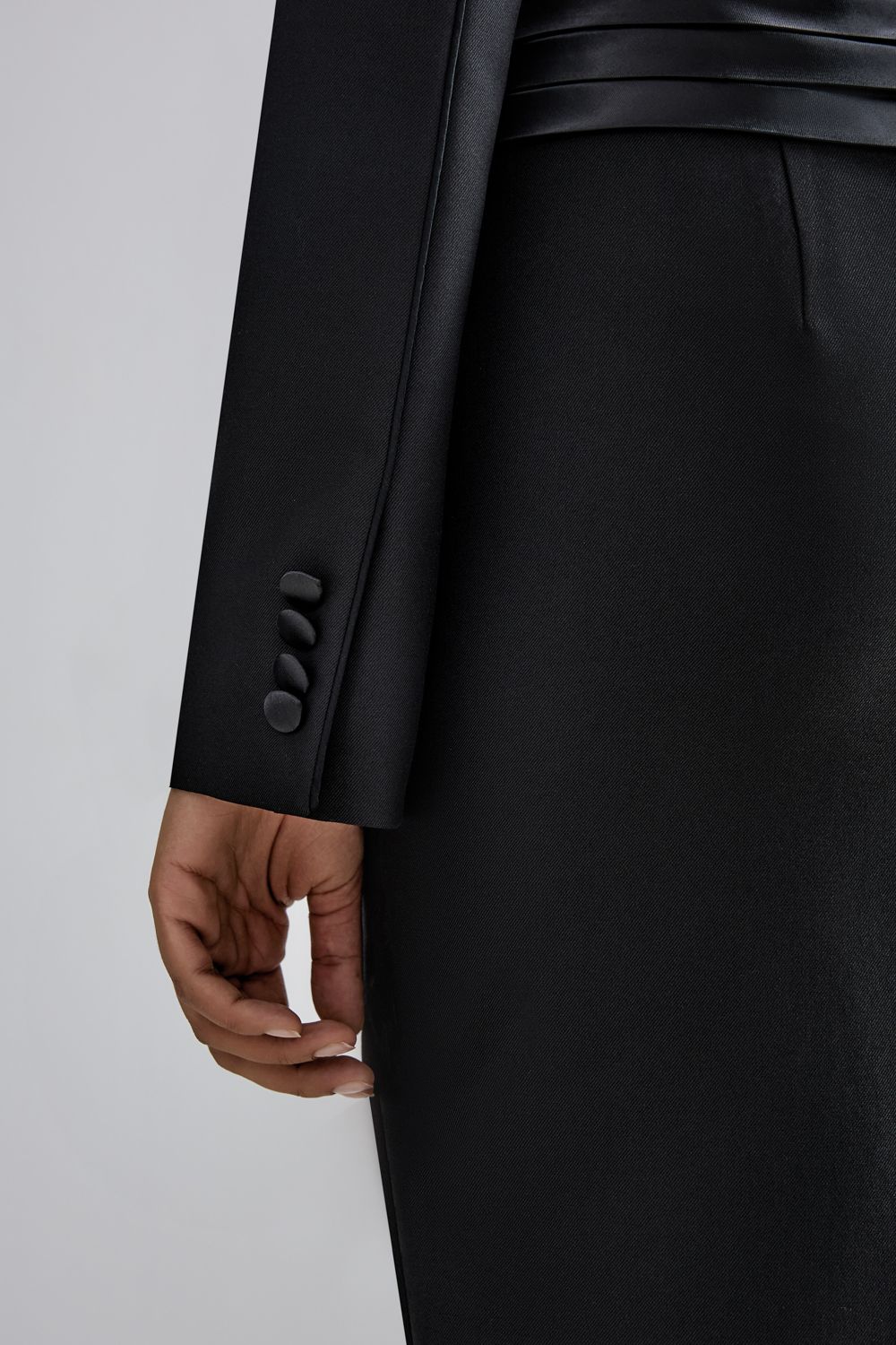 Skirt with decorative belt