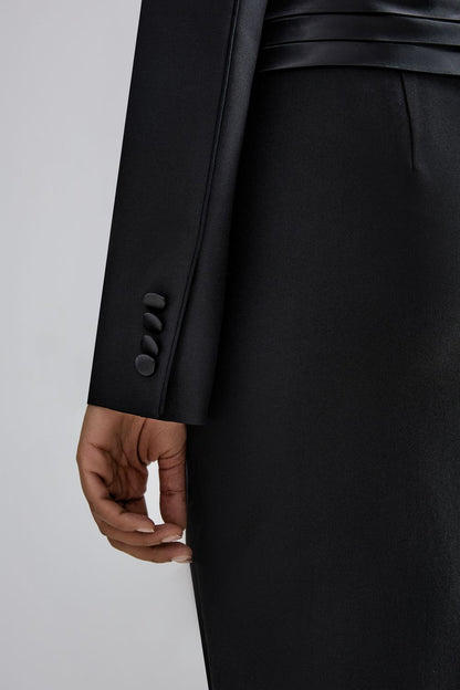 Skirt with decorative belt