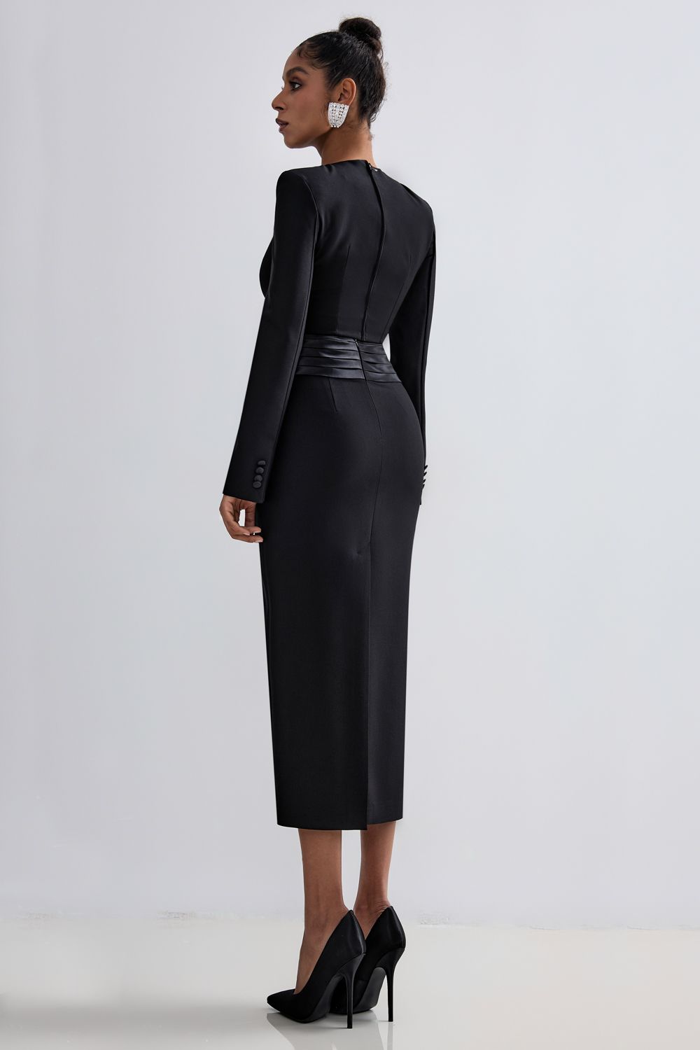 Skirt with decorative belt