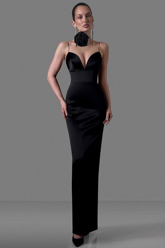 Form-fitting dress with slender shoulder straps