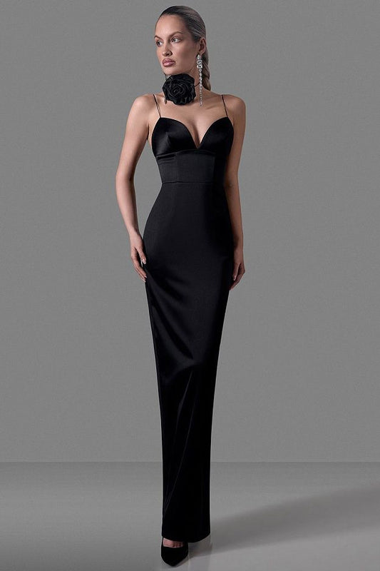 Form-fitting dress with slender shoulder straps
