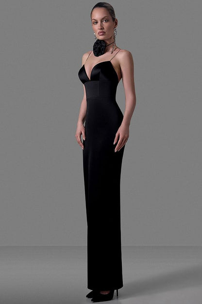 Form-fitting dress with slender shoulder straps