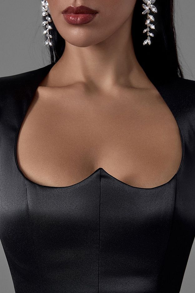 Dress with Sweetheart Neckline