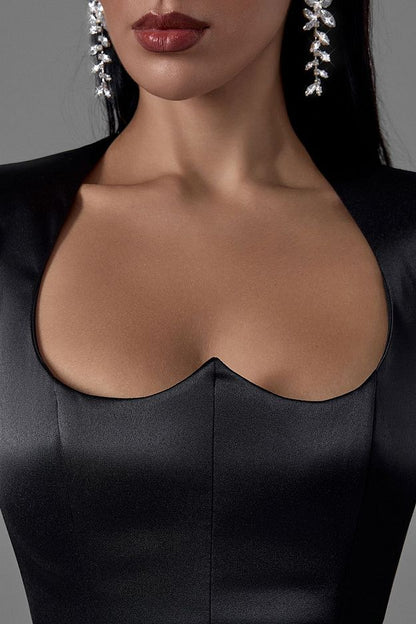 Dress with Sweetheart Neckline