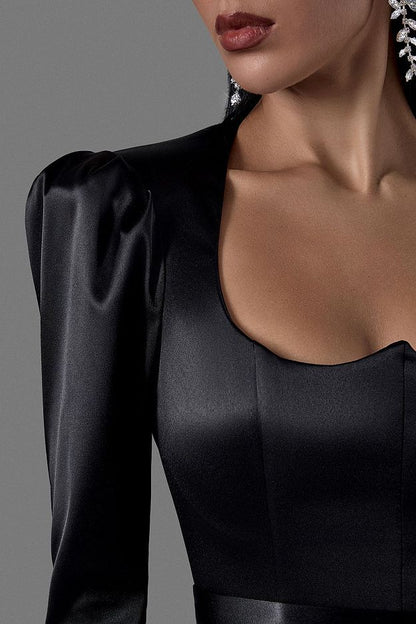 Dress with Sweetheart Neckline