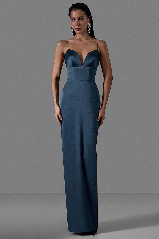 Form-fitting dress with slender shoulder straps