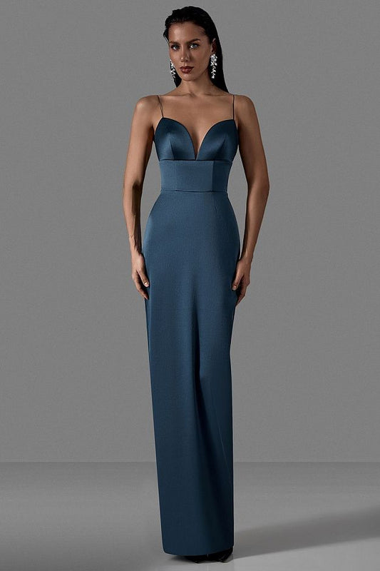 Form-fitting dress with slender shoulder straps